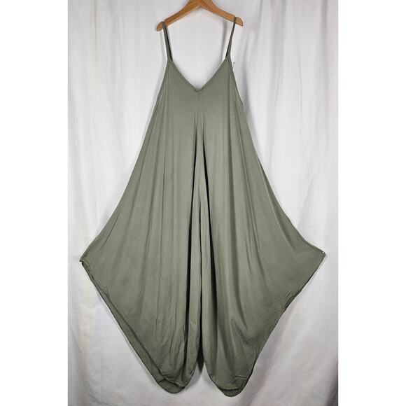 VINTAGE WOMEN'S GREEN ITALIAN-MADE VISCOSE SLEEVELESS STRAP DRESS – ONE SIZE - Picture 4 of 7